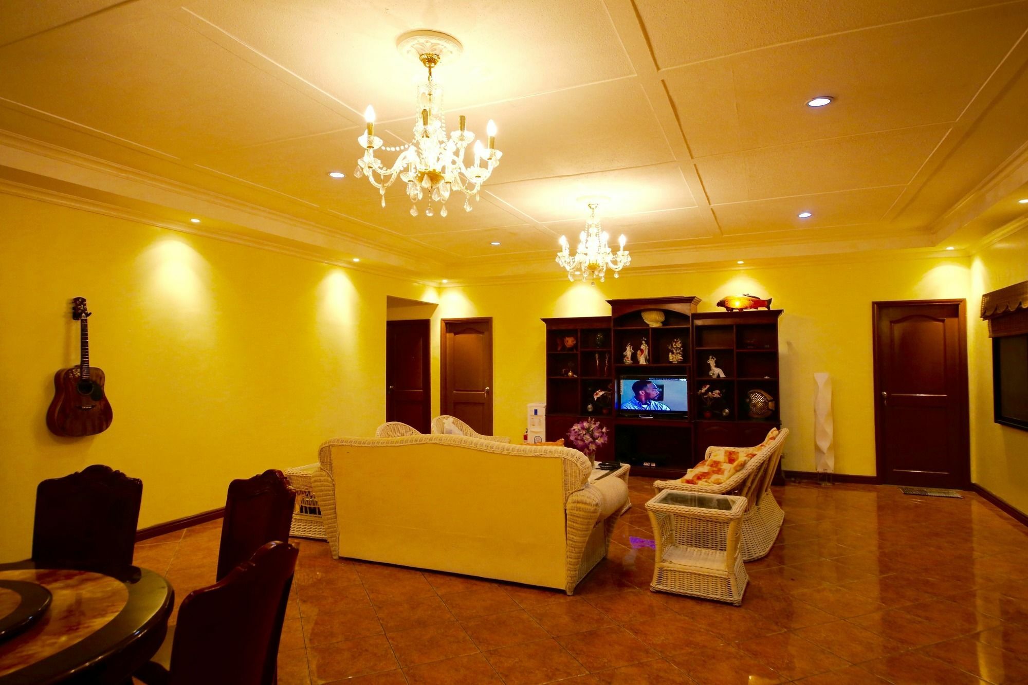 Dee Guesthouse White Sands Мактан Экстерьер фото